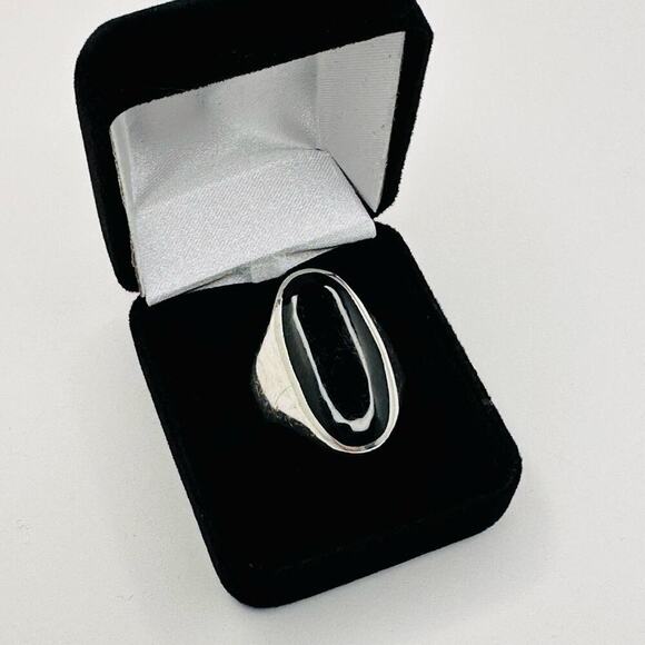 Vintage 1980’s Sterling Silver and Black Onyx Ring - Picture 3 of 8
